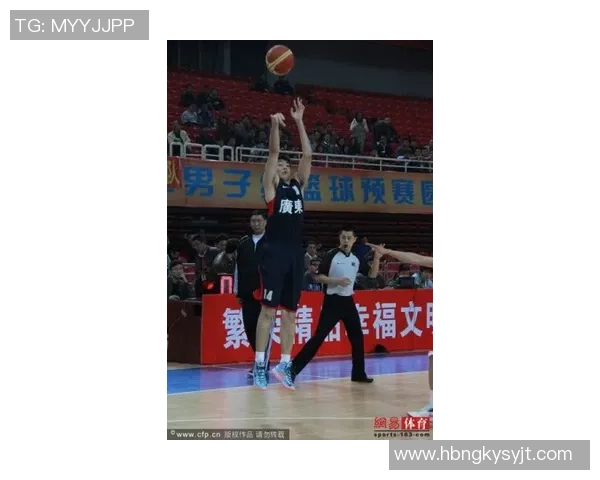 全运会特别报道：重庆篮球队勇闯逆境展现拼搏精神的辉煌之路